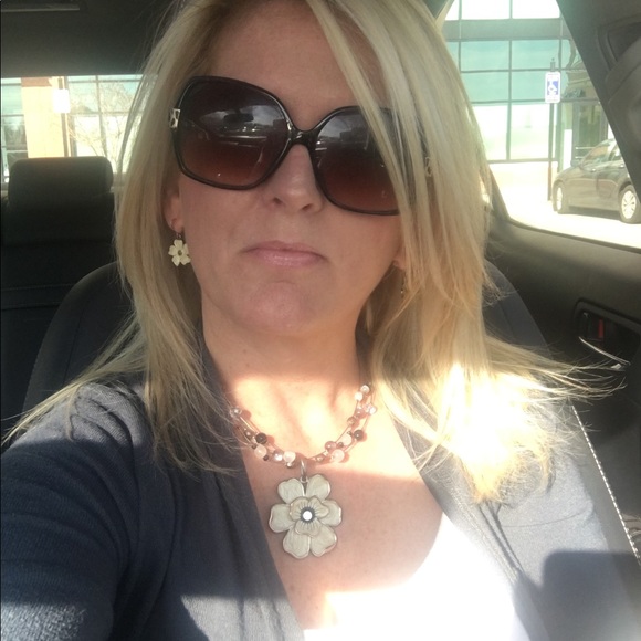 Meet your Posher, Amy - Picture 3 of 3